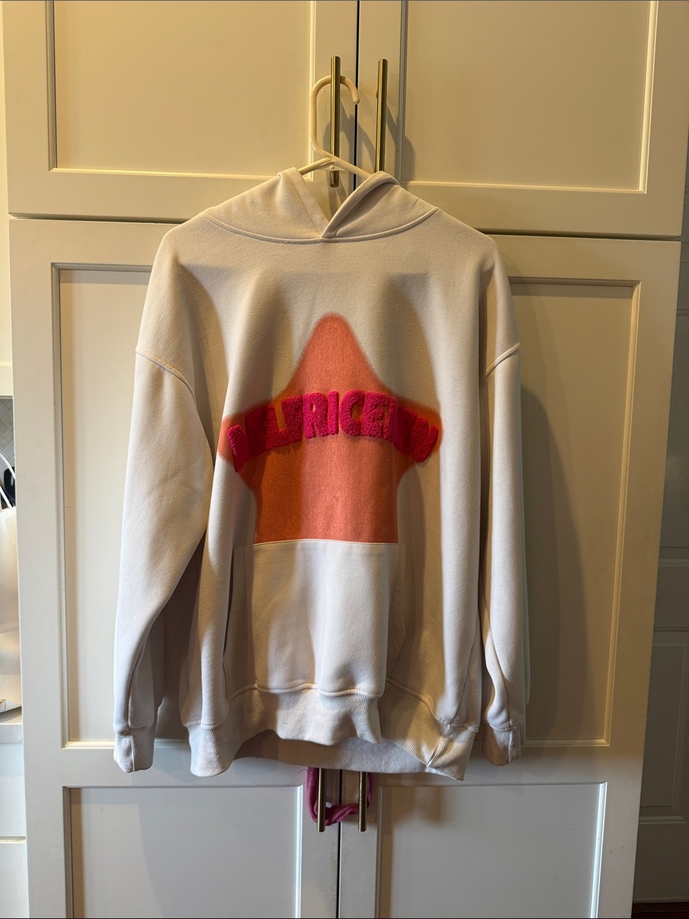 Aelfric Eden White Crewneck Hoodie with Pink-Orange Star Graphic